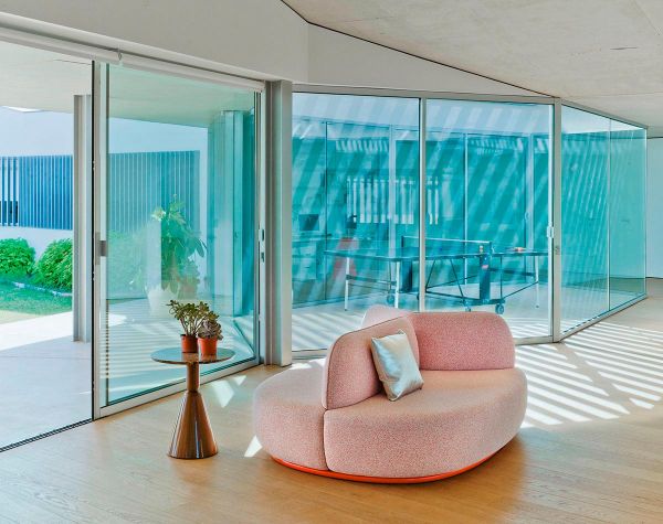 Sofá rosa para oficina