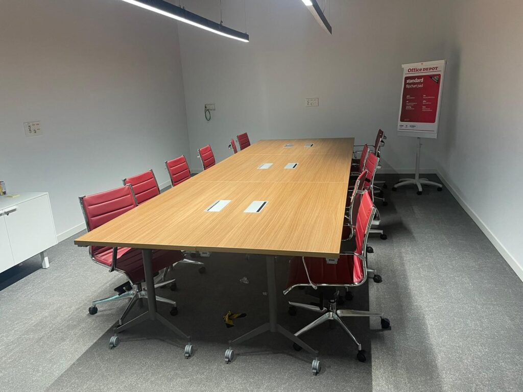 Salas de juntas polivalentes para empresa de consultoría