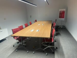 Salas de juntas polivalentes para empresa de consultoría